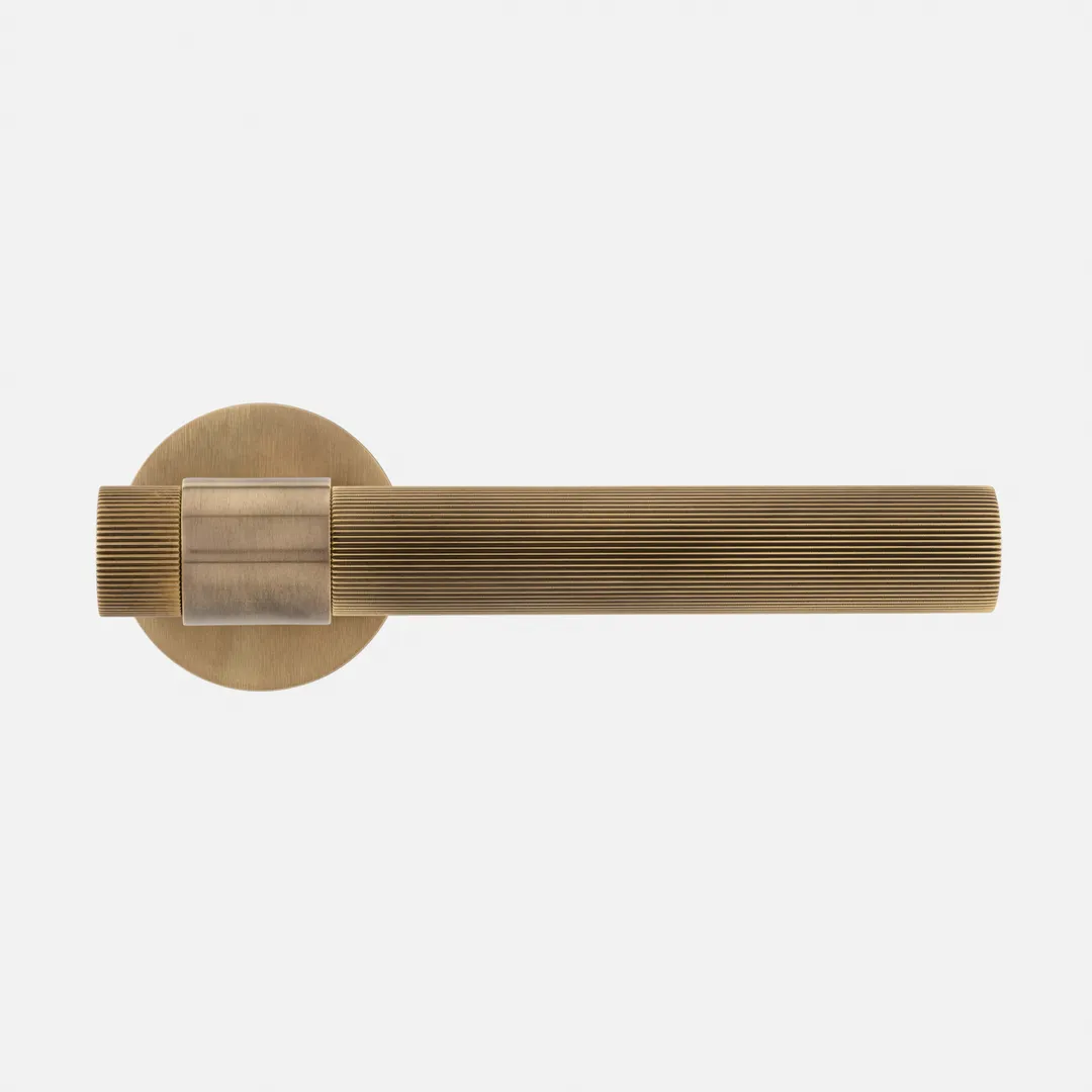 Montgomery Linear Knurled Lever Handle