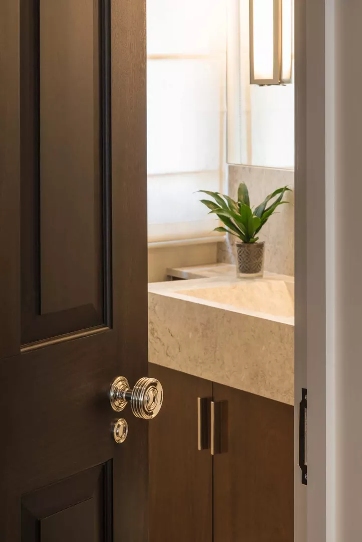 11 Clabon Mews - Bathroom with Remmington Door Knob (DK1044) & Ledge Cabinet Handle (CH1017) in Polished Nickel - PN