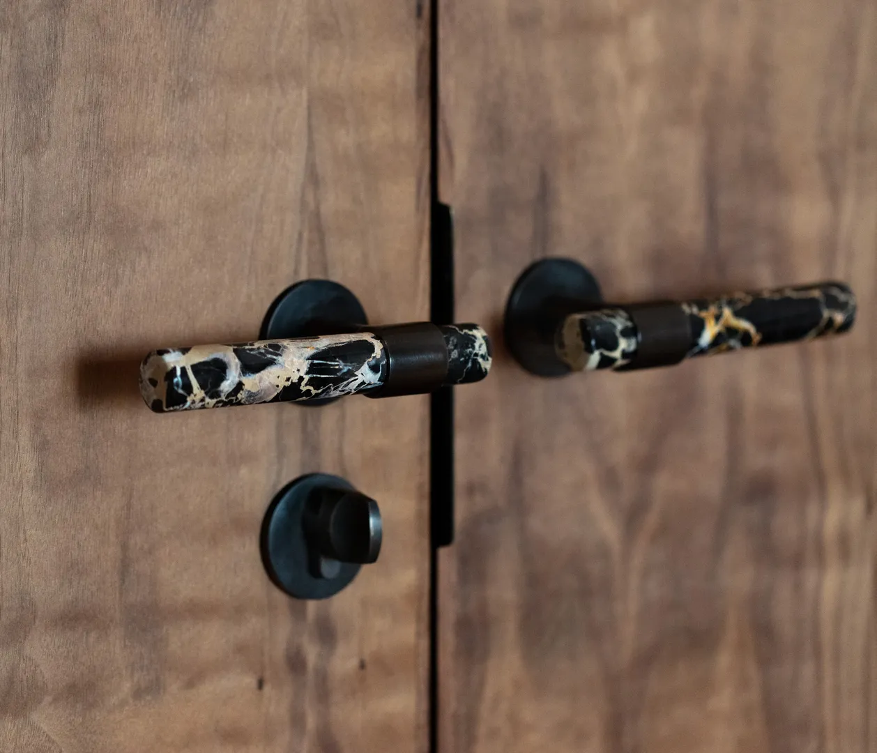 Sugar Quay - Hallway with Collett Lever Handles (LV1096) in BPM & DBZW - Web Crop