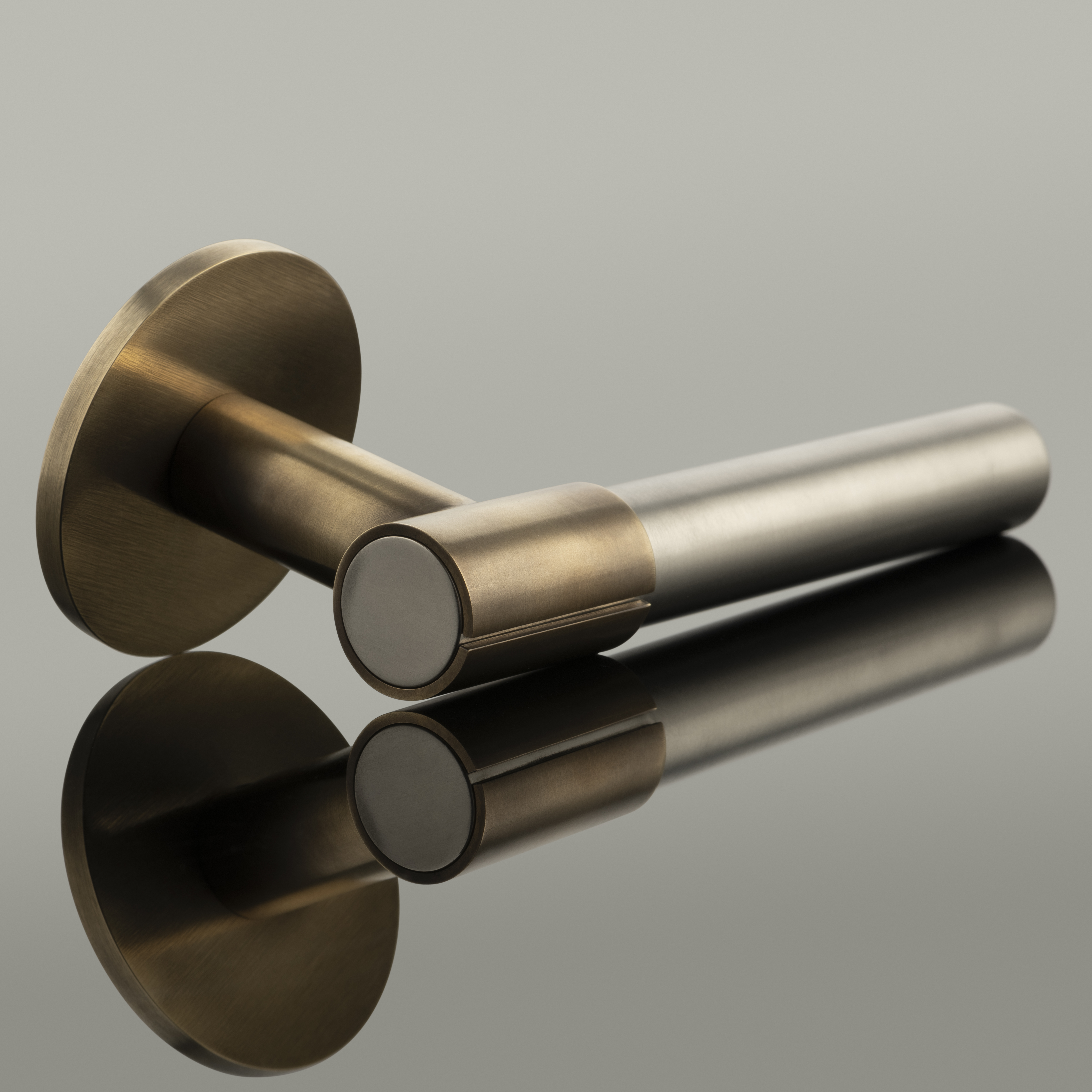Clasp by Kelly Hoppen Lever Handle