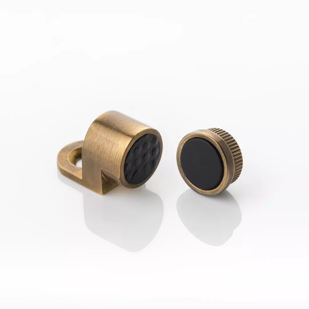 Web_version-Solid-Brass-
