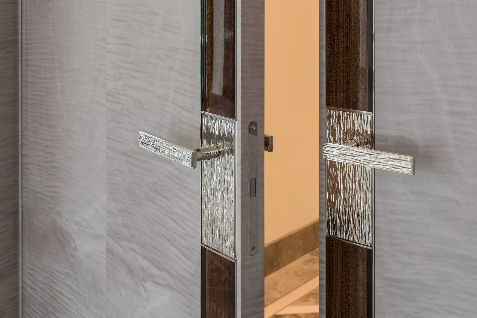 77 South Audley Street - Bespoke Molten Texture Lever (LV1082) on Backplate in Polished Nickel - PN