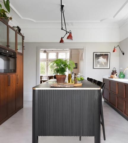 Papilio Kitchen with Hurleigh Cabinet Handle (CH1054) & Cabinet Pull (CP1005) in Dark Bronze Waxed - DBZW