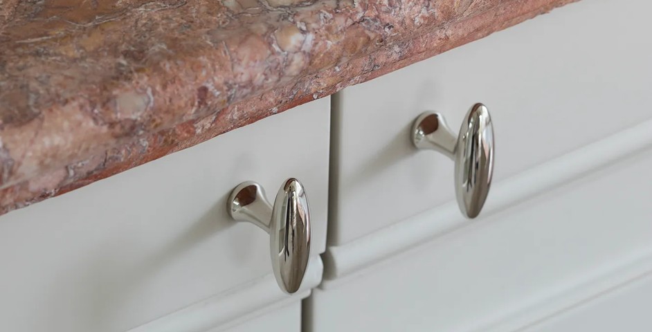 Arendonk - Bathroom with Close Up of Buckland Cabinet Pull (CP1138) in Polished Nickel - PN