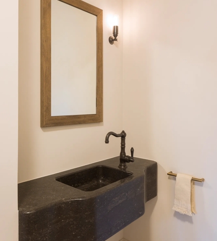 Arendonk - Bathroom with Arnold Wall-Mounted Towel Rail (BA1011) in Mid Antique Brass Waxed - MABW