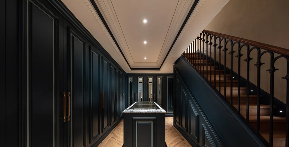 Grande la Demeure - Dressing Room with Montgomery Diamond Knurled Door Pull (DP1068) in Mid Antique Brass Waxed - MABW