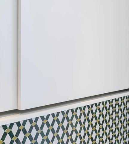 St Goar Cottage - Cabinet with Ledge Cabinet Handle (CH1017) in Mid Antique Brass Waxed - MABW