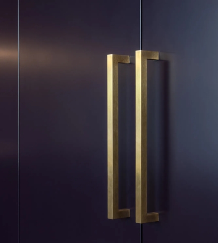 67 Lansdowne Road - Kitchen with Cube Door Pull (DP1009) in Brushed Brass Waxed - BBW