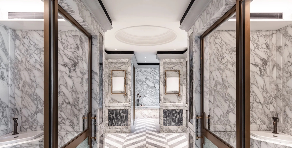 Grande la Demeure - Bathroom with Collett Marble Door Pull (DP1053) in Black Portoro - BPM & Mid Antique Brass Waxed - MABW
