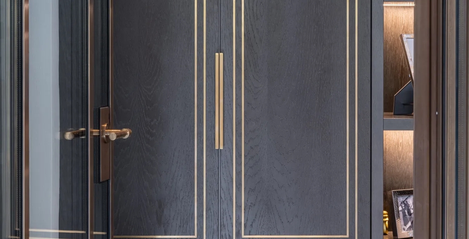 67 Lansdowne Road - Study with Rolled & Hammered Lever (LV1047) & Cube Edge Pulls (EP1003) in Mid Antique Brass Waxed - MABW