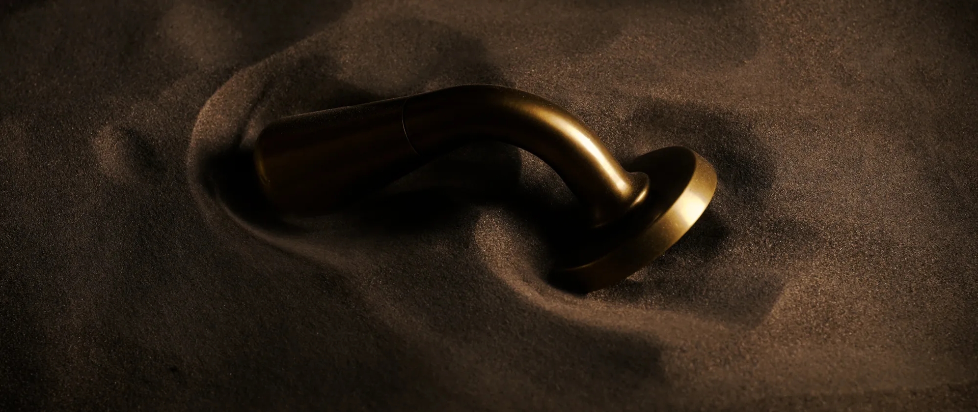 Levant - Levant Lever Handle (LV1222) in Mid Antique Brass Waxed - MABW in sand