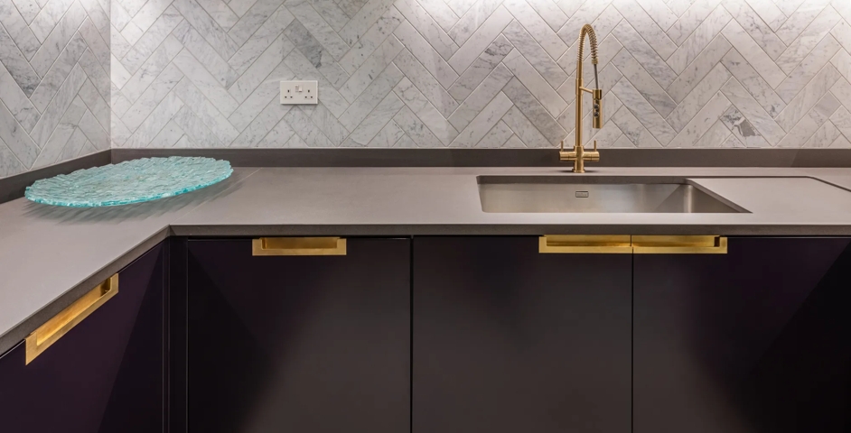 67 Lansdowne Road - Kitchen with Rohe Integrated Cabinet Handle (CH1101, CH1100 & CH1102) in Brushed Brass Waxed - BBW