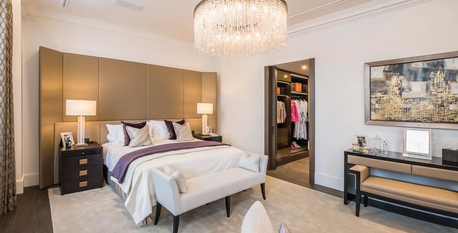 5-6 Connaught Place - Bedroom with Recessed Pull Handle (SF1079) in Dark Bronze Waxed - DBZW