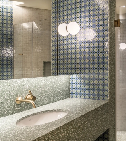 St Goar Cottage - Bathroom with Ashworth II Lever (LV1094), Release (RL1019), Arnold Glass Shower Door Knobs (BA1004) & Glass Shower Door Hinge (HG1047) in Mid Antique Brass Waxed - MABW