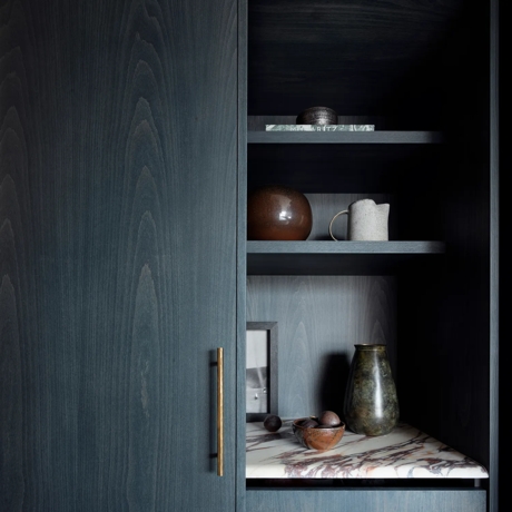 Bay House - Kitchen with Rolled & Hammered Cabinet Handle (CH1012) in Mid Antique Brass Waxed - MABW