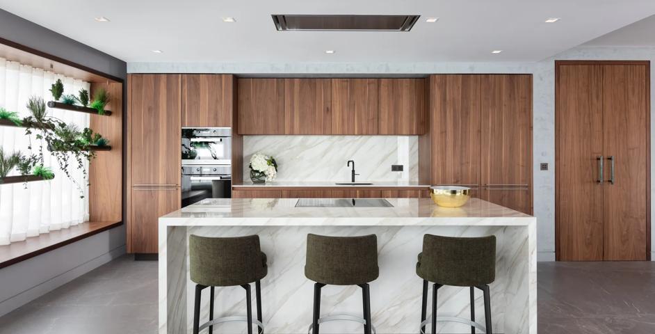 Sugar Quay - Kitchen with Collett Marble Door Pulls (DP1053) in Green Gutemala - GGM & Dark Bronze Waxed - DBZW