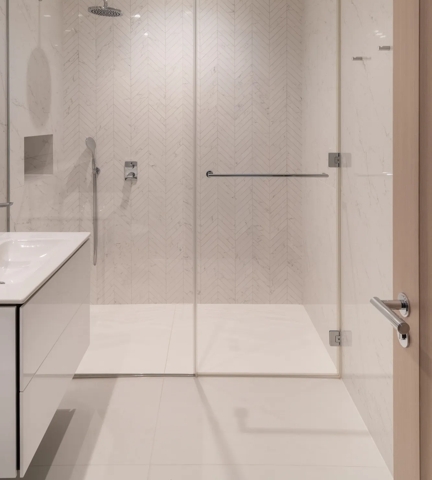 15 Bryanston Square - Bathroom with Arnold Towel Rail & Glass Shower Door Knob (BA1013), Barlett Lever (LV1058) & Release on Stepped Rose (RL1017) in Polished Chrome - PC