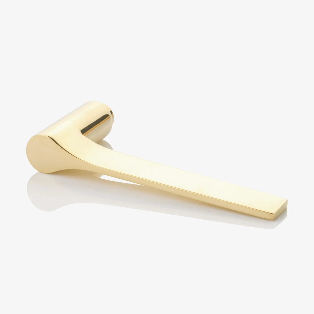 Fonteyn Lever Handle (LV1149) in Polished Brass Waxed - PBW - 5k background