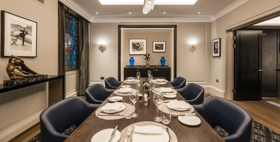 Crown Aspinalls - Dining with Montgomery Diamond Knurled Lever (LV1142) in Mid Antique Brass Waxed - MABW