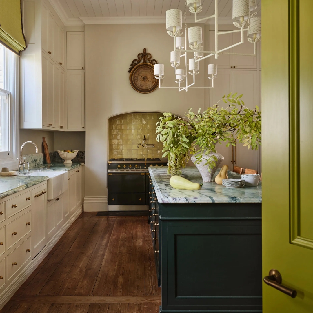 Warrnambool House – Kitchen with Darlington Lever (LV1158) in Mid Antique Brass Waxed - MABW