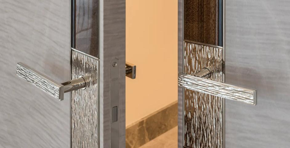 77 South Audley Street - Bespoke Molten Texture Lever (LV1082) on Backplate in Polished Nickel - PN