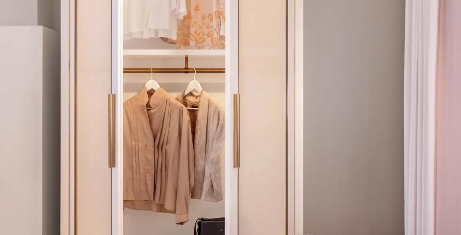 Dressing Room - Wardrobe with Fonteyn Cabinet Handles (CH1085), Round Hanging Rail (HR1004) & Support Bracket (HR1008) in Mid Antique Brass Waxed - MABW