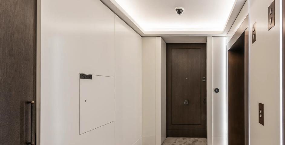 5-6 Connaught Place - Entrance with Bespoke Shagreen Door Pull & Bespoke Statement Entrance Door Pull in Dark Bronze Waxed - DBZW