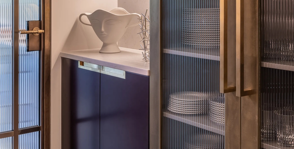 67 Lansdowne Road - Kitchen with Rolled & Hammered Lever (LV1047) in Mid Antique Brass Waxed - MABW, Rohe Integrated Cabinet Handles (CH1100 & CH1102) & Cube Door Pulls (DP1009) in Brushed Brass Waxed - BBW