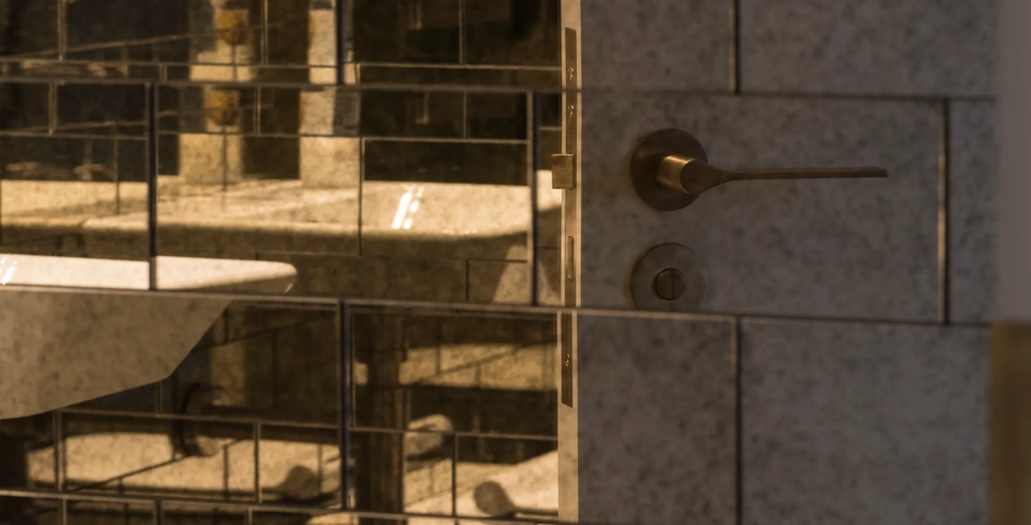 10 Hill Road - Bathroom with Fonteyn Lever (LV1045) & Release (RL1015) in Brushed Brass Waxed - BBW