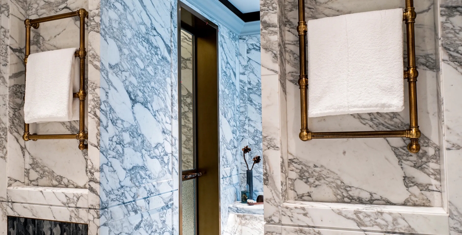 Grande la Demeure - Bathroom with Collett Marble Door Pull (DP1053) in Black Portoro - BPM & Mid Antique Brass Waxed - MABW