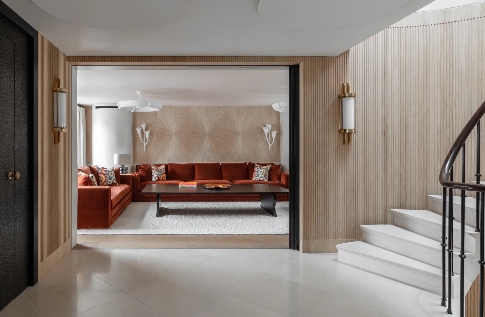 Mayfair Coach House (30 Hays Mews) - Living Room with Albert Door Knob (DK1061) in Mid Antique Brass Waxed - MABW