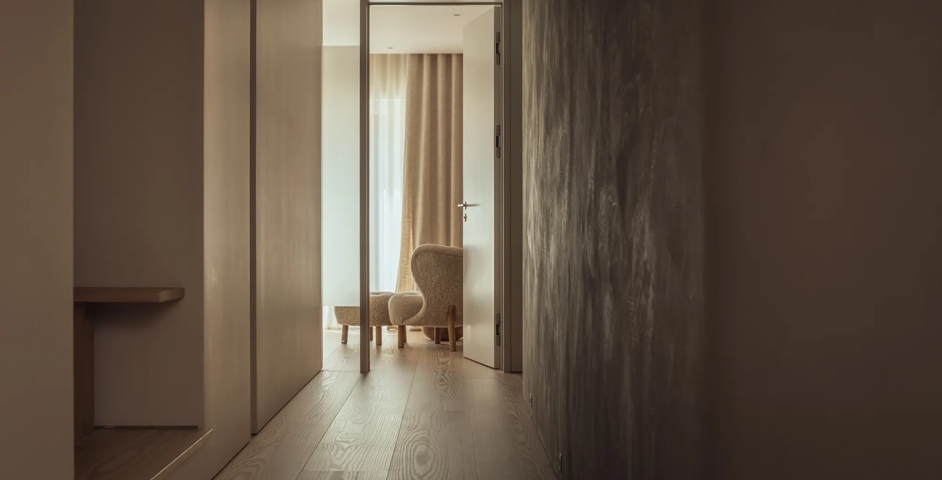 Salitre, Lisbon –  Hallway with McLean Quinlan Bespoke Lever in Brushed Nickel - BN