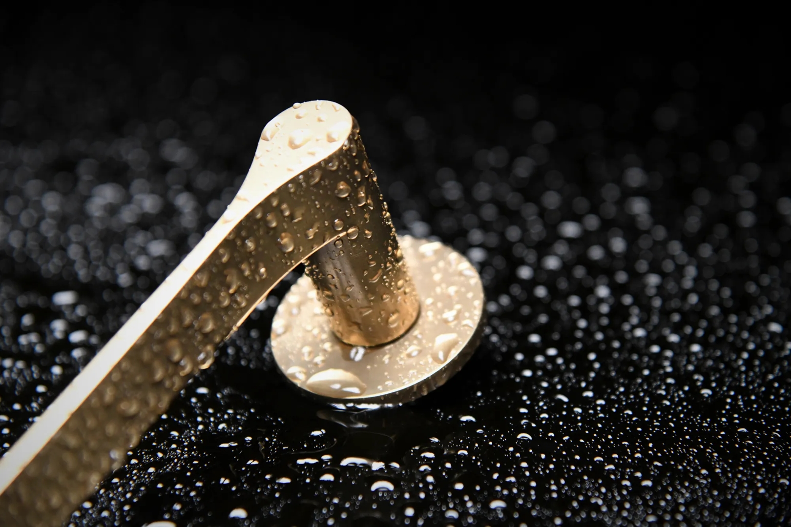 Ceramic Water Shot with Fonteyn Lever in Mid Antique Brass Ceramic - CMAB
