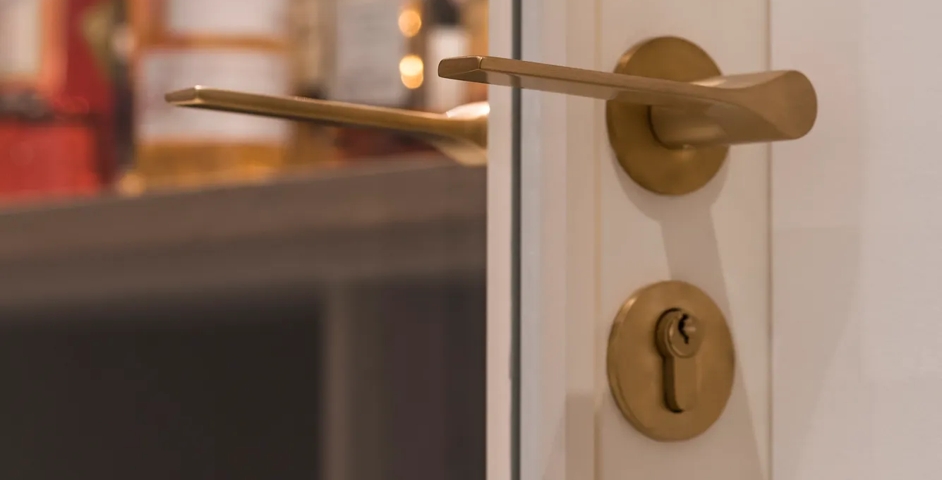 10 Hill Road - Bar with Fonteyn Lever (LV1045) & Euro Cylinder Profile Escutcheon (ES1070) in Brushed Brass Waxed - BBW