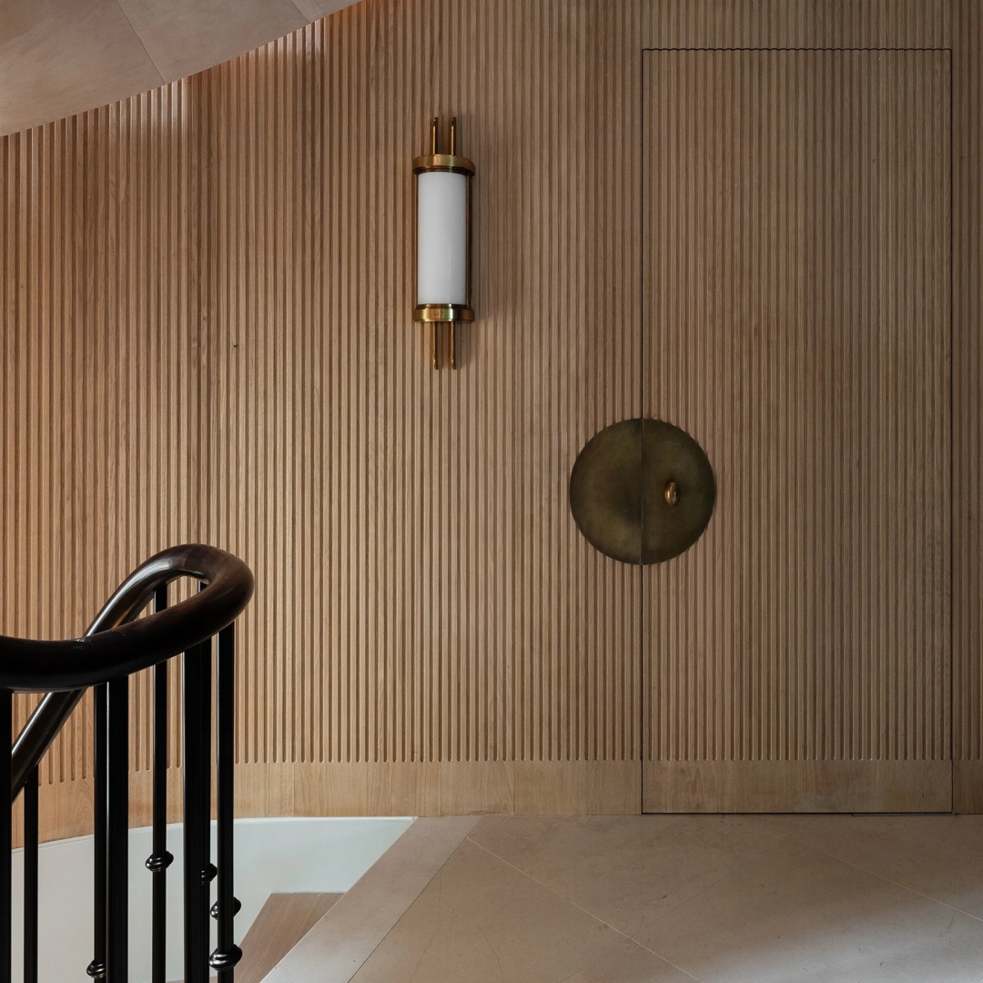 Mayfair Coach House (30 Hays Mews) - Hallway with Albert Door Knob (DK1061) in Mid Antique Brass Waxed - MABW