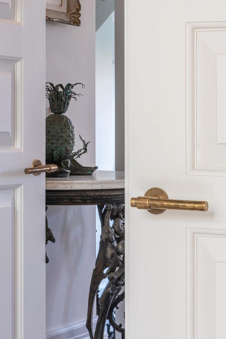 67 Lansdowne Road - Hallway with Rolled & Hammered Lever (LV1047) in Mid Antique Brass Waxed - MABW