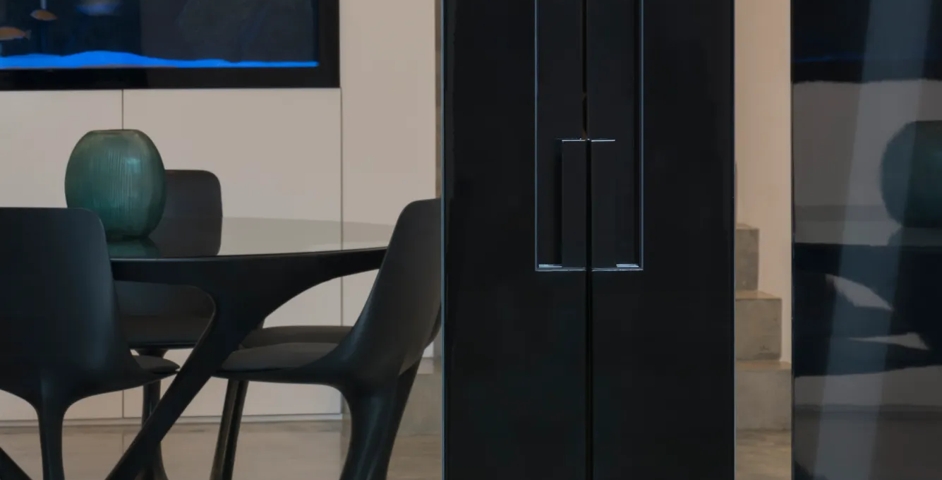 6 GP - Dining with Recessed Pull Handle and End Pull (SF1068) in a bespoke size in a black powder coat