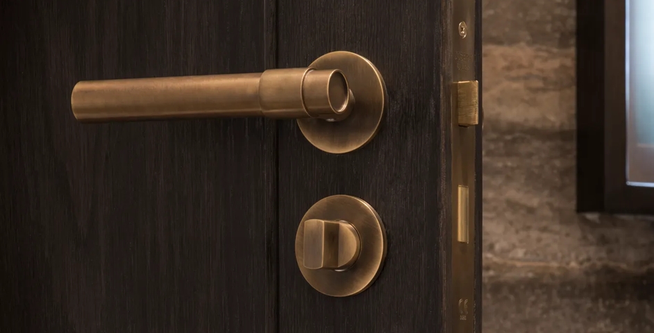 2-9 Green Street - Bathroom with Montgomery Lever (LV1108) & Privacy Turns (TT1055) in Mid Antique Brass Waxed - MABW