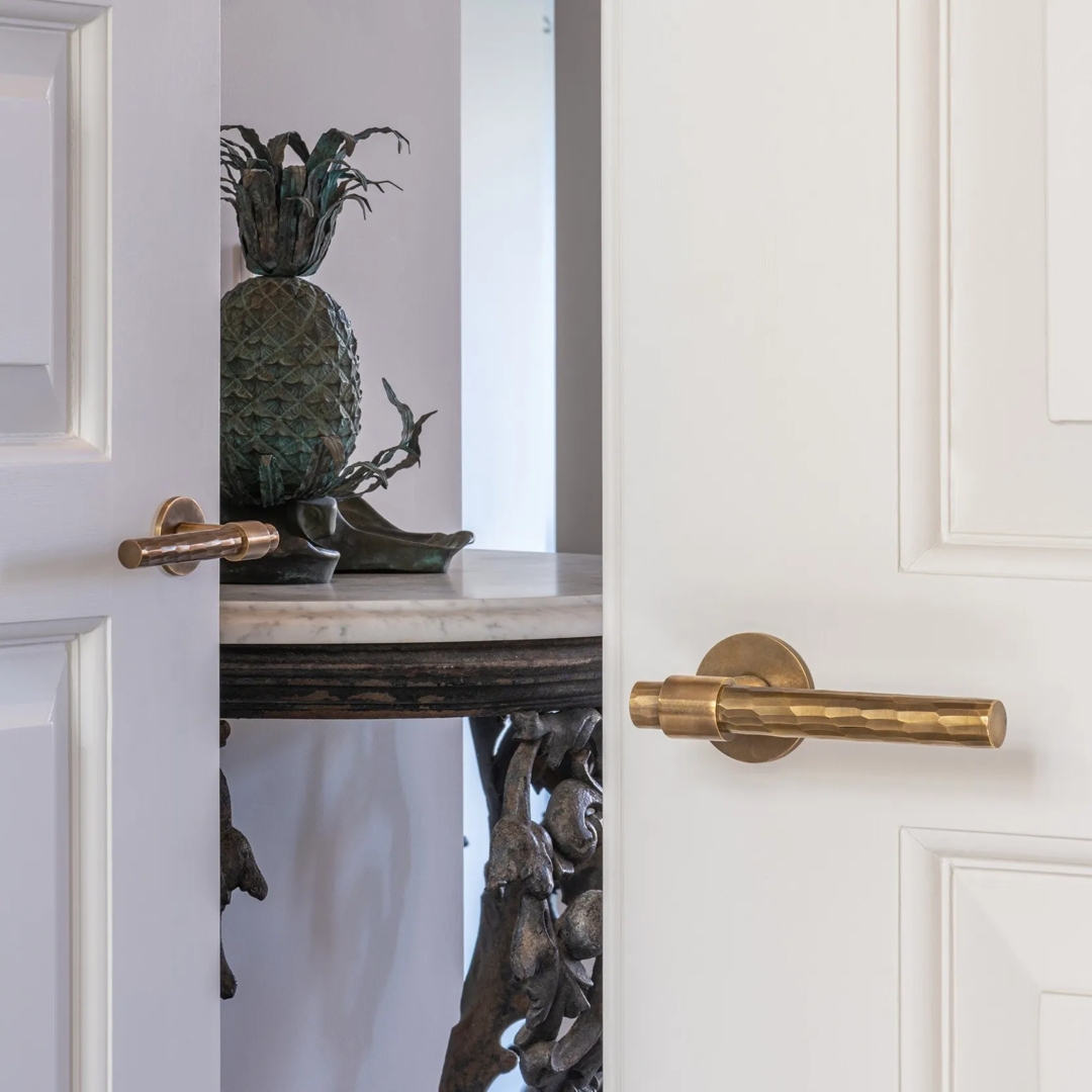 67 Lansdowne Road - Hallway with Rolled & Hammered Lever (LV1047) in Mid Antique Brass Waxed - MABW