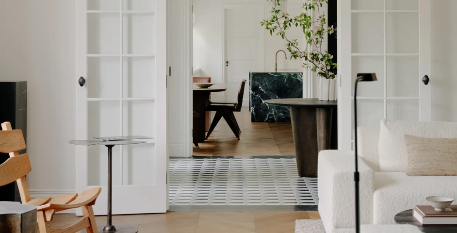 The Lookout (Web Resolution) – Lounge with Fentiman Door Knob (DK1060) in Dark Bronze Waxed - DBZW