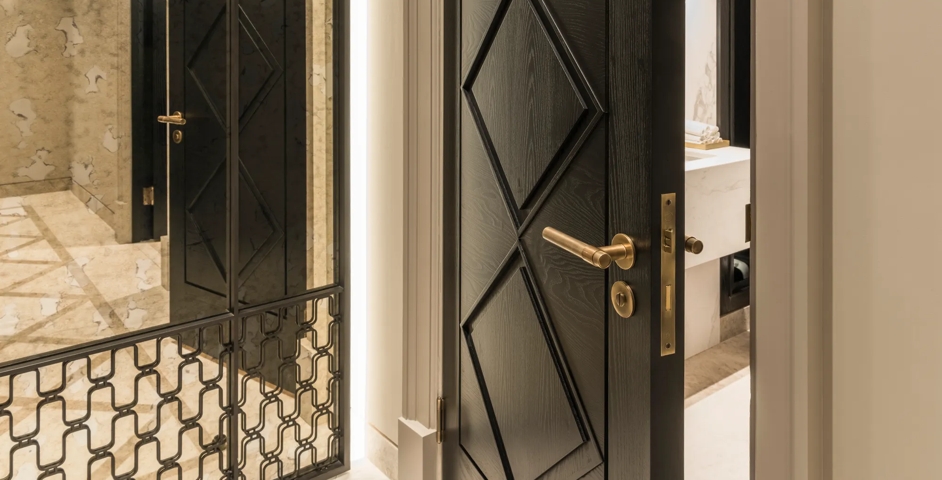 Crown Aspinalls - Hallway with Montgomery Diamond Knurled Lever (LV1142) & Release (RL1015) in Mid Antique Brass Waxed - MABW