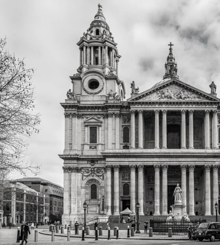 Hamilton Inspiration Shot (St Paul's Cathedral) - Black & White (2)