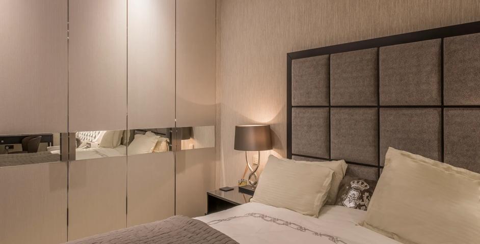 99 Park Lane - Bedroom with Bespoke Rectangular Door Pull in Brushed Nickel - BN