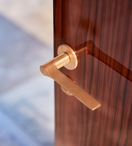 Knightsbridge Penthouse - Fonteyn Lever (LV1045) in Brushed Brass Waxed - BBW