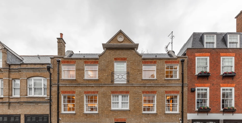 Mayfair Coach House (30 Hays Mews) - Front Façade