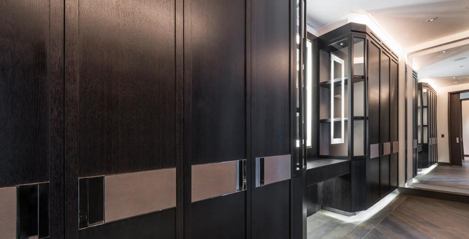 77 South Audley Street - Dressing Room with Bespoke Recessed Pull Handle with Shagreen (SF1066) in Polished Nickel - PN