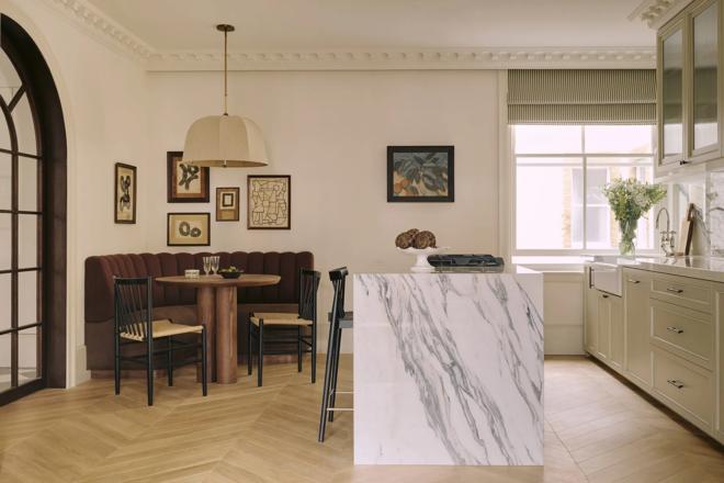 Hampstead Pied a Terre - Kitchen with Huntingford Cabinet Handle (CH1070) & Huntingford Cabinet Pull (CP1104) in Dark Bronze Waxed - DBZW