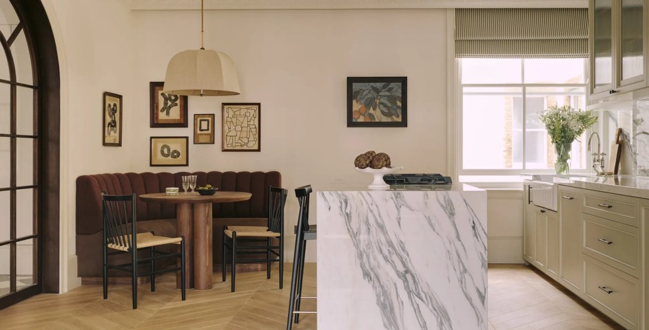 Hampstead Pied a Terre - Kitchen with Huntingford Cabinet Handle (CH1070) & Huntingford Cabinet Pull (CP1104) in Dark Bronze Waxed - DBZW