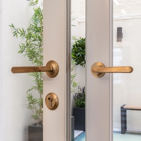 12 Upper Grosvenor Street - Courtyard with Alexander Lever (LV1106) in Brushed Brass Waxed - BBW