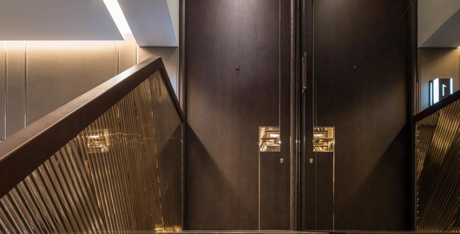 77 South Audley Street - Reception with Bespoke Drayton Lever (LV1090) in Almond Gold